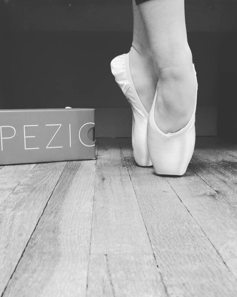 Capezio Cambré Broad Toe 